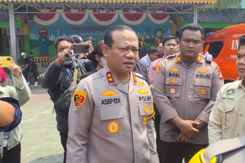 Kapolda Metro Jaya Irjen Asep Edi Suheri saat meninjau SDN Kalibaru 01 Pagi, Jakarta, Kamis (11/12/2025). Foto: Rachmadi Rasyad/kumparan