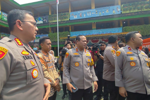 Kapolda Metro Jaya Irjen Asep Edi Suheri saat meninjau SDN Kalibaru 01 Pagi, Jakarta, Kamis (11/12/2025). Foto: Rachmadi Rasyad/kumparan