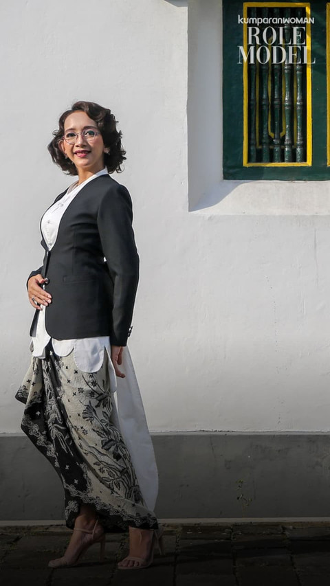 Gusti Kanjeng Ratu Bendara untuk Role Model kumparanWOMAN. Fotografer: Aditia Noviansyah (kumparan); MUA: Tim GKR Bendara; Hairdo: Tim GKR Bendara; Wardrobe: Wilsen Willim, OE; Accessories: Tulola; Lokasi: Keraton Yogyakarta