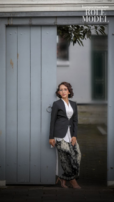 Gusti Kanjeng Ratu Bendara untuk Role Model kumparanWOMAN. Fotografer: Aditia Noviansyah (kumparan); MUA: Tim GKR Bendara; Hairdo: Tim GKR Bendara; Wardrobe: Wilsen Willim, OE; Accessories: Tulola; Lokasi: Keraton Yogyakarta