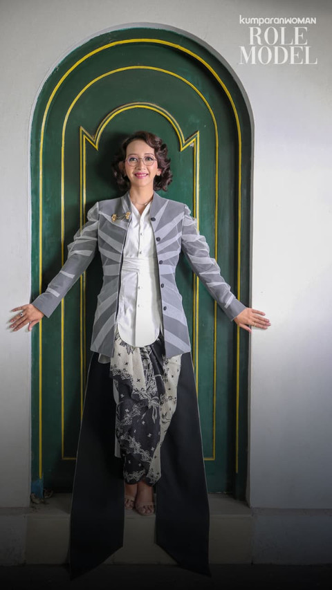 Gusti Kanjeng Ratu Bendara untuk Role Model kumparanWOMAN. Fotografer: Aditia Noviansyah (kumparan); MUA: Tim GKR Bendara; Hairdo: Tim GKR Bendara; Wardrobe: Wilsen Willim, OE; Accessories: Tulola; Lokasi: Keraton Yogyakarta