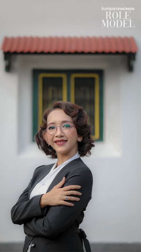 Gusti Kanjeng Ratu Bendara untuk Role Model kumparanWOMAN. Fotografer: Aditia Noviansyah (kumparan); MUA: Tim GKR Bendara; Hairdo: Tim GKR Bendara; Wardrobe: Wilsen Willim, OE; Accessories: Tulola; Lokasi: Keraton Yogyakarta