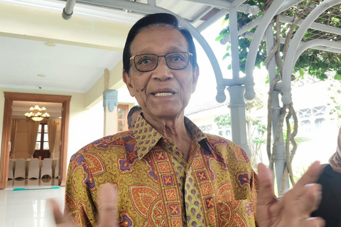 Gubernur DIY Sri Sultan Hamengku Buwono X di Kepatihan Pemda DIY, Kamis (11/12/2025). Foto: Arfiansyah Panji Purnandaru/kumparan