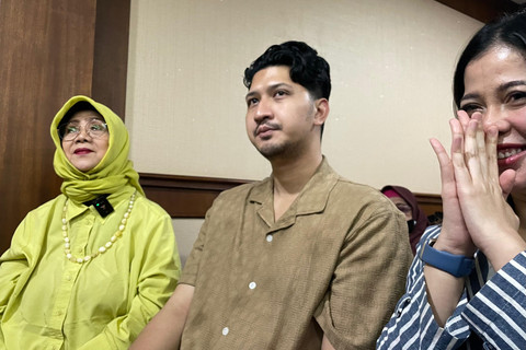 Aditya Zoni datang dalam sidang kasus peredaran narkotika Ammar Zoni di Pengadilan Negeri Jakarta Pusat, Kamis (11/12/2025) Foto: Salsha Okta Fairuz/kumparan