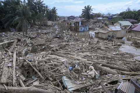 Suasana kerusakan akibat banjir di Kuala Simpang, Aceh Tamiang, Aceh, Kamis (11/12/2025). Foto: Hafidz Mubarak A/ANTARA FOTO
