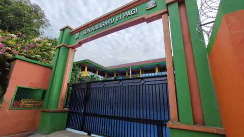 Suasana SDN Kalibaru 01, Cilincing, Jakarta Utara, pascainsiden mobil pengangkut MBG tabrak guru dan siswa, Jumat (12/12).  Foto: Jonathan Devin/kumparan