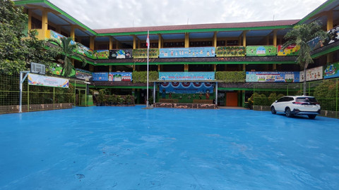 Suasana SDN Kalibaru 01, Cilincing, Jakarta Utara, pascainsiden mobil pengangkut MBG tabrak guru dan siswa, Jumat (12/12).  Foto: Jonathan Devin/kumparan