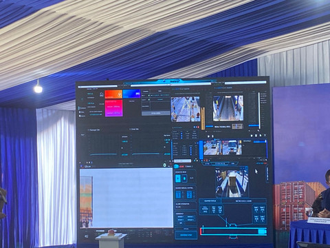 Suasana acara peresmian alat pemindai peti kemas (X-Ray) baru yang dilengkapi Radiation Portal Monitor (RPM) di Terminal 3 Pelabuhan Tanjung Priok, Jakarta, Jumat (12/12). Foto: Muhammad Fhandra/kumparan