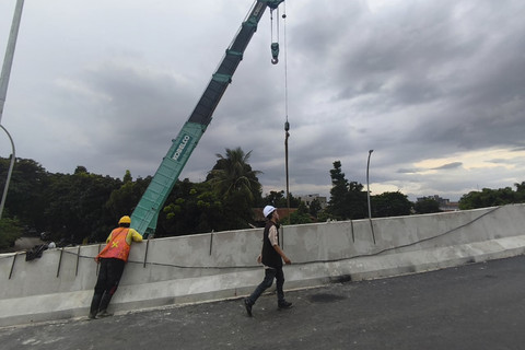 Flyover Nurtanio Bandung hampir selesai dibangun, Jumat (12/12/2025).  Foto: Linda Lestari/kumparan