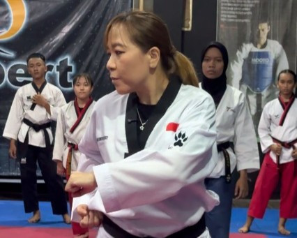 Sanny Harsono pada salah satu sesi latihan taekwondo. Foto: Istimewa