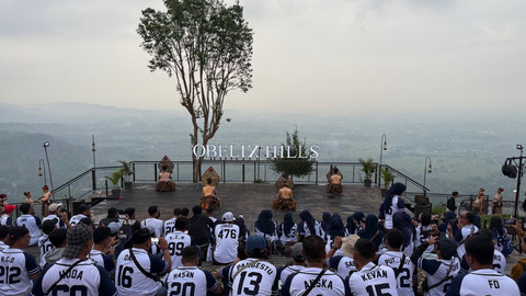 Penonton memadati area panggung saat pertunjukan tari berlangsung di Obelix Hills. Foto: Arif Ute/Pandangan Jogja