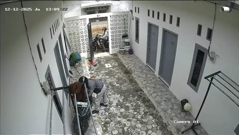 Tangkap layar pencuri motor di kosan Putri Azzahra, Hajimena, Lampung Selatan. | Foto: Istimewa