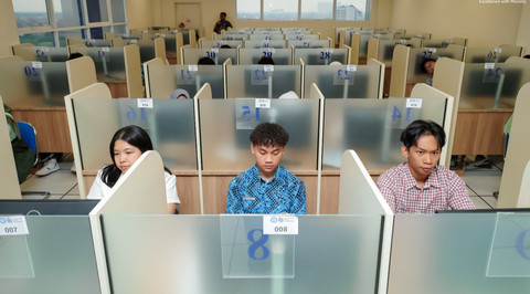 Rebutkan Golden Ticket Unair, 6206 Pelajar Indonesia Ikuti Olimpiade di Surabaya