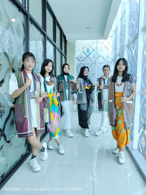 Pembiayaan dari KUR BRI, membuat bisnis fashion batik Malessa terus berkembang. Menjadi wadah para perempuan untuk berdaya dan meningkatkan ekonomi keluarga. Foto: dok. Bank BRI.