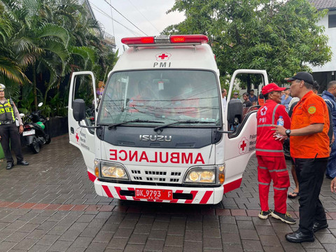 Penemuan Jenazah WNA (Perempuan) hanyut yang menerobos genangan banjir saat hujan deras melanda Daerah Hukum Polsek Kuta Utara. Foto: Dok. Polres Badung