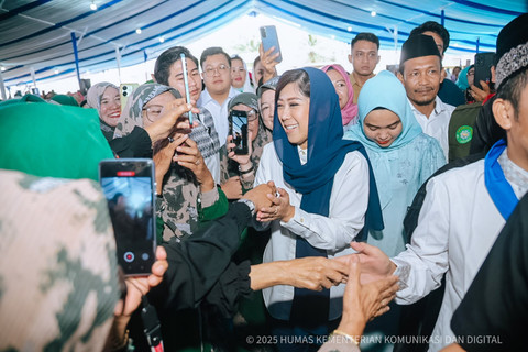 Kemkomdigi salurkan 6,5 ton paket sembako di wilayah paling terdampak bencana banjir di Deli Serdang. Foto: Dok. Komdigi
