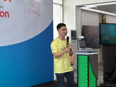 David Erhan, Product Manager IT Polytron, dalam acara kumparan Hangout x Polytron Kreator Naik Kelas Bikin Konten Berkualitas: AI Ready with Polytron Luxia yang digelar di Polytron EV Gallery & Service, Jakarta Barat, Sabtu (13/12).