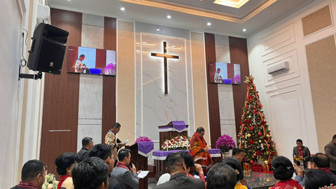 Suasana Gereja HKBP Ressort Pondok Kelapa, Duren Sawit, Jakarta Timur, Minggu (14/12/2025). Foto: Nasywa Athifah/kumparan