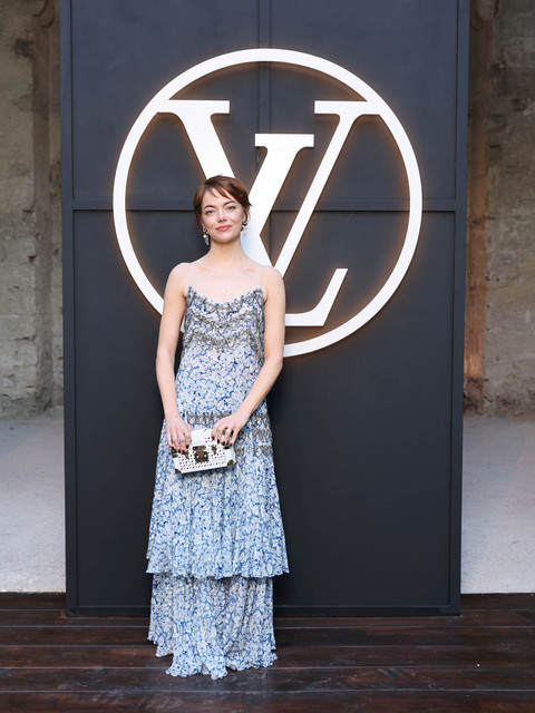 Emma Stone menghadiri show Louis Vuitton Cruise 2026. Foto: Dok. Louis Vuitton