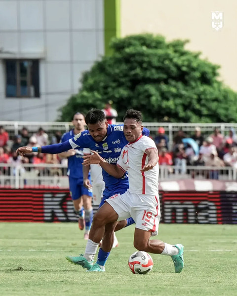 Malut United vs Persib dalam laga lanjutan Super League 2025/26 di Stadion Gelora Kie Raha pada Minggu (14/12/2025). Foto: Instagram/ @malutunitedfc