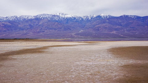 Danau purba Zaman Es,  Danau Manly, muncul lagi di Death Valley setelah tidak pernah terlihat selama lebih dari 10.000 tahun terakhir. Foto: NPS/S. Sanford