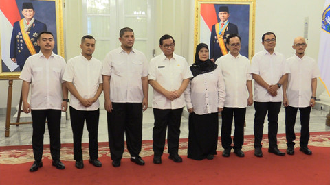 Gubernur Jakarta Pramono Anung melantik Komisoner Komisi Penyiaran Informasi Daerah (KPID) Provinsi DKI Jakarta Periode 2025-2028 di Balai Kota Jakarta, Rabu (17/12/2025). Foto: Jonathan Devin/kumparan