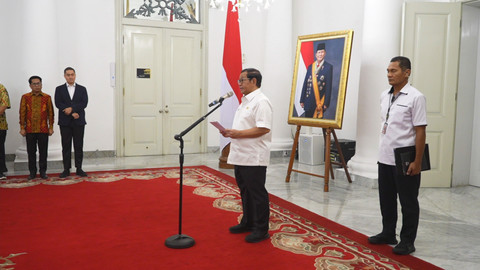Gubernur Jakarta Pramono Anung melantik Komisoner Komisi Penyiaran Informasi Daerah (KPID) Provinsi DKI Jakarta Periode 2025-2028 di Balai Kota Jakarta, Rabu (17/12/2025). Foto: Jonathan Devin/kumparan