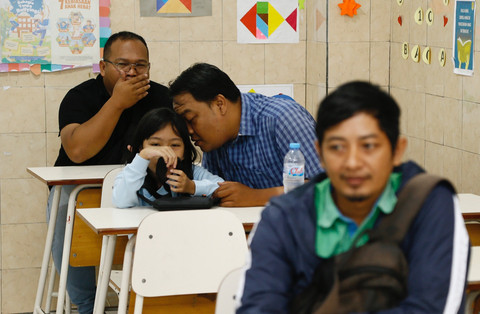 Lawan Stigma Fatherless, Para Ayah Ramai-ramai Ambil Rapor di Sekolah (2)