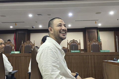 Ammar Zoni hadir dalam sidang kasus dugaan peredaran narkotika di PN Jakarta Pusat, Kamis (18/12/2025).  Foto: Vincentius Mario/kumparan