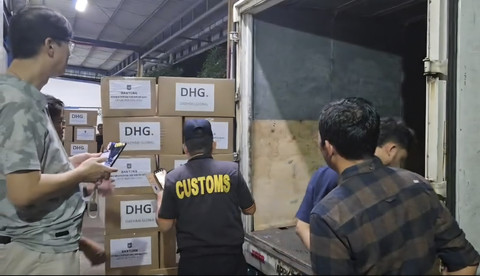 Kemendagri memantau penyaluran 101.000 pakaian dari sumbangan PT Daihan Global (DHG), untuk masyarakat terdampak bencana pada beberapa kabupaten di Provinsi Aceh.  Foto: Dok. Kemendagri