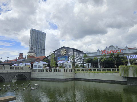 Grand Waterfront Sedayu City di Kelapa Gading resmi dibuka kemarin (17/12) dengan nuansa kolonial Eropa. Foto: Dok. Istimewa