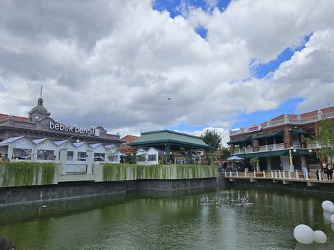 Grand Waterfront Sedayu City di Kelapa Gading resmi dibuka kemarin (17/12) dengan nuansa kolonial Eropa. Foto: Dok. Istimewa