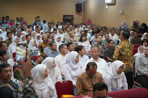 Mendukbangga Terbitkan Surat Edaran "Gerakan Ayah Mengambil Rapor" ke Sekolah. Foto: Kemendukbangga