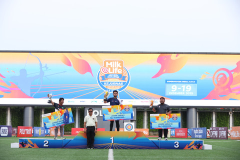 Pemenang Divisi Recurve di MilkLife Archery Challenge KEJURNAS Antar Club 2025 di Supersoccer Arena, Kudus. Foto: MilkLife Archery Challenge