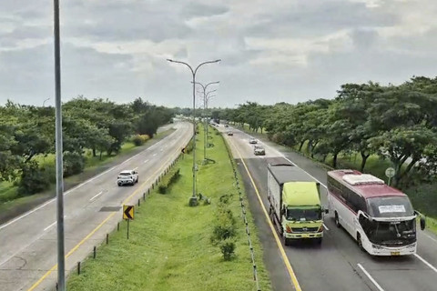 Arus lalu lintas Tol Cipali pada H-5 perayaan Natal 2025 dan Tahun Baru 2026, Sabtu (20/12/2025). Foto: Dok. kumparan