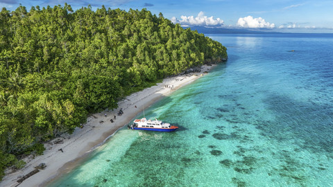 Keindahan laut di sekitar Pulau Obi, Halmahera Selatan, Maluku Utara. Foto: Dok. Marischka Prudence