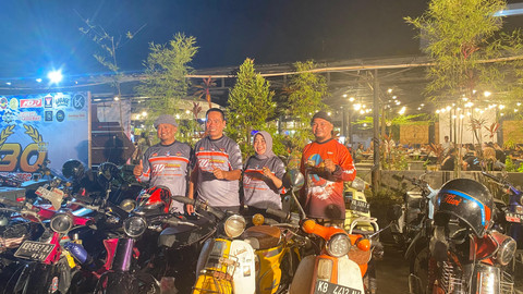 Foto bersama di area halaman parkir Aming Coffee Podomoro. Foto: Alycia Tracy Nabila/Hi!Pontianak