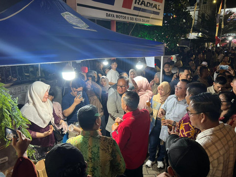 Antusiasme pengunjung di area Pusat Kuliner Sungai Raya Dalam pada Sabtu malam, 20 Desember 2025. Foto: Ade Mirza/Hi!Pontianak
