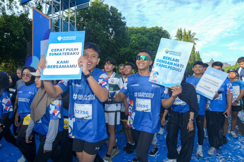 Ribuan peserta atau simpul solidaritas menyemarakkan event Desember Run 2025 - Run For Solidarity untuk penggalangan dana bencana Sumatra di kawasan Candi Borobudur, Kabupaten Magelang, Jawa Tengah, Minggu (21/12/2025). Foto: Biro Humas Kemensos/Pian Ardiansyah