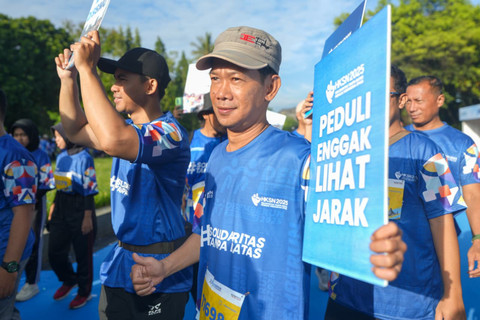 Ribuan peserta atau simpul solidaritas menyemarakkan event Desember Run 2025 - Run For Solidarity untuk penggalangan dana bencana Sumatra di kawasan Candi Borobudur, Kabupaten Magelang, Jawa Tengah, Minggu (21/12/2025). Foto: Biro Humas Kemensos/Pian Ardiansyah