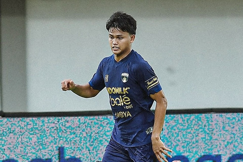 Hokky Caraka saat bermain bersama Persita Tangerang. Foto: Instagram/ @persita.official