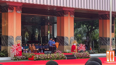 Gubernur DKI Jakarta Pramono Anung menjadi Inspektur Upacara Peringatan Hari Ibu ke-97 Tahun 2025 di Balai Kota, Gambir, Jakarta Pusat, Senin (22/12/2025). Foto: Nasywa Athifah/kumparan