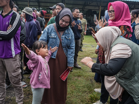 Suasana pemulangan warga Jawa Tengah yang terdampak bencana di Aceh ke daerah asalnya oleh Kemenko PM. Foto: Dok. Kemenko Pemberdayaan Masyarakat