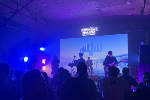 Band indie pop asal Cirebon, Sillas, ditemui usai manggung di M Bloc, Jakarta, Minggu (21/12/2025). Foto: Vincentius Mario/kumparan