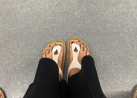 Gizeh Graceful Pearl White Birko-Flor yang dipakai oleh kumparanWOMAN. Foto: kumparan/Naela Marcelina