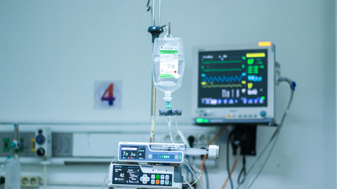Ilustrasi infusan. Foto: Raz FM/Shutterstock