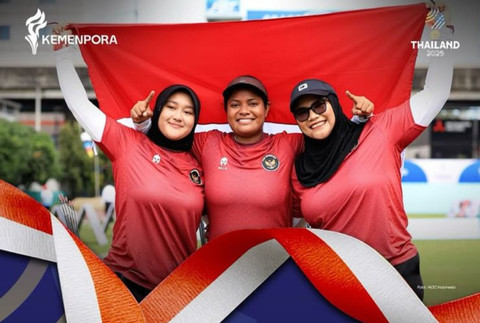 Nurisa Dian Ashrifah, Ratih Zilizati Fadhly, dan Yurike Nina Bonita Pereira raih medali emas di kategori panahan. Foto: Instagram @kemenpora