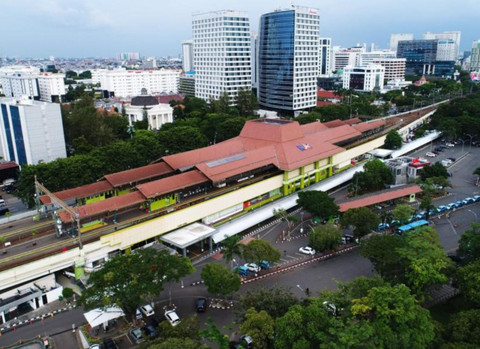 Desain pengembangan Stasiun Gambir sebagai simpul transportasi terpadu yang menghubungkan kereta api jarak jauh, Commuter Line (KRL), MRT Jakarta, hingga kawasan Monas. Foto: Dok. KAI