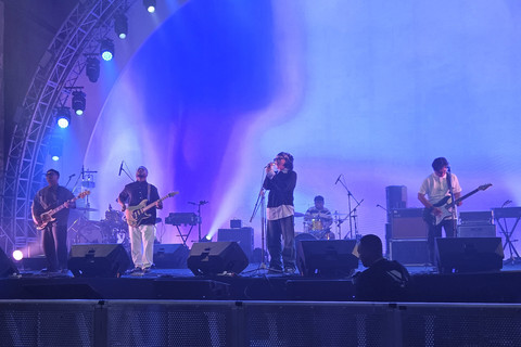 Band Astera saat tampil di Soundrenaline 2025. Foto: Andrian Gilang Khrisnanda/kumparan