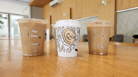 Couvee, tempat ngopi di Yogyakarta yang spesial dengan kopi susu aren. Foto: Azalia Amadea/kumparan